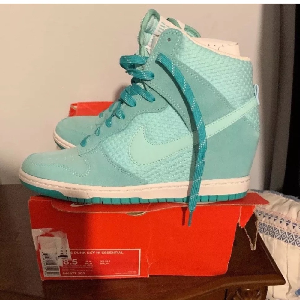 Nike size 8.5 sky high dunks. Turquoise
